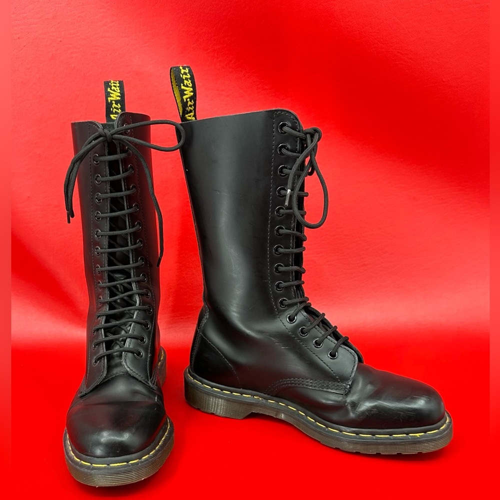Vintage 1914 with 14 hole Dr. Martens pre 2000 Moto Boots size 9 M